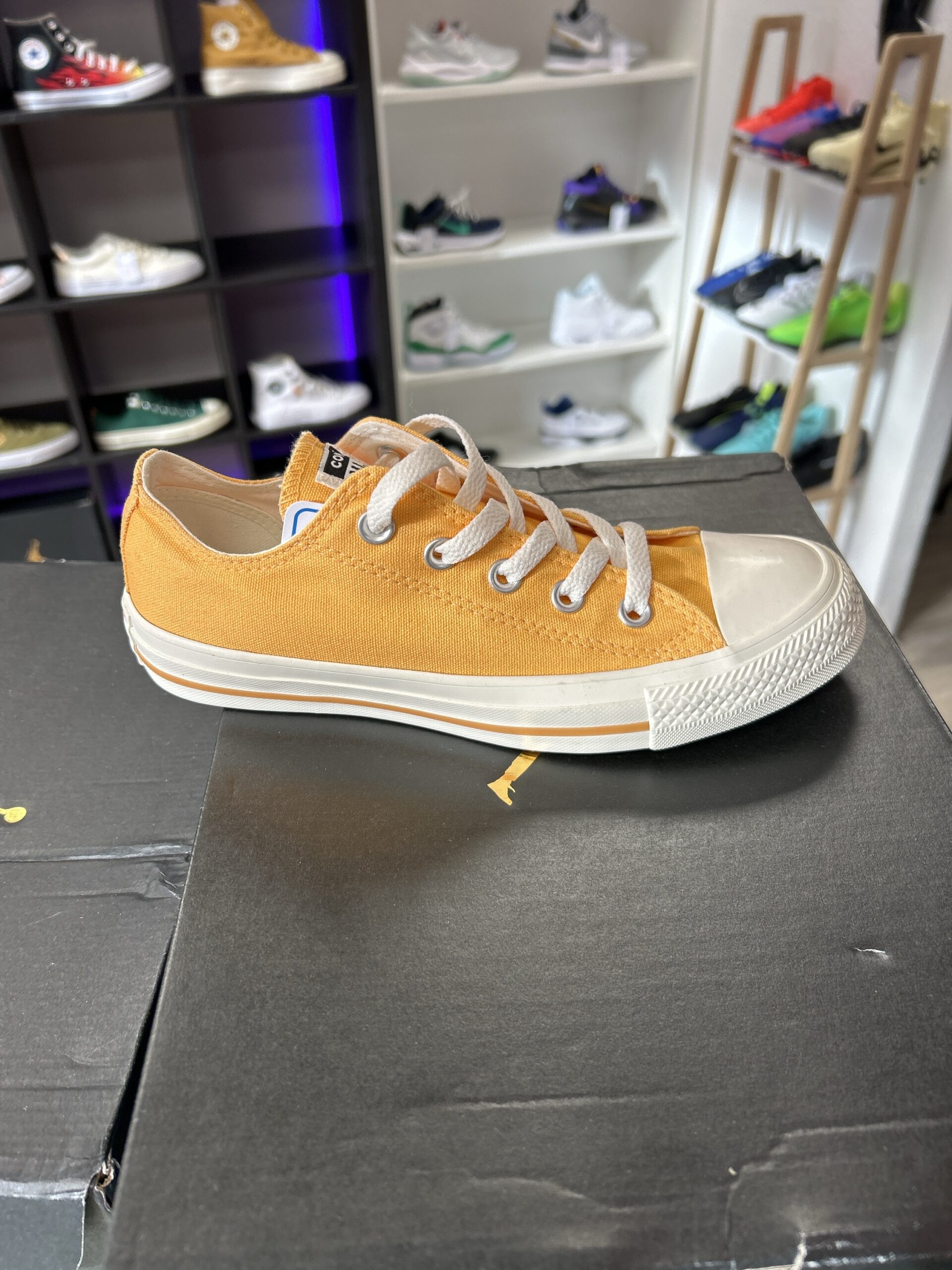 Converse Jaune/orange taille basse pointure 36,5