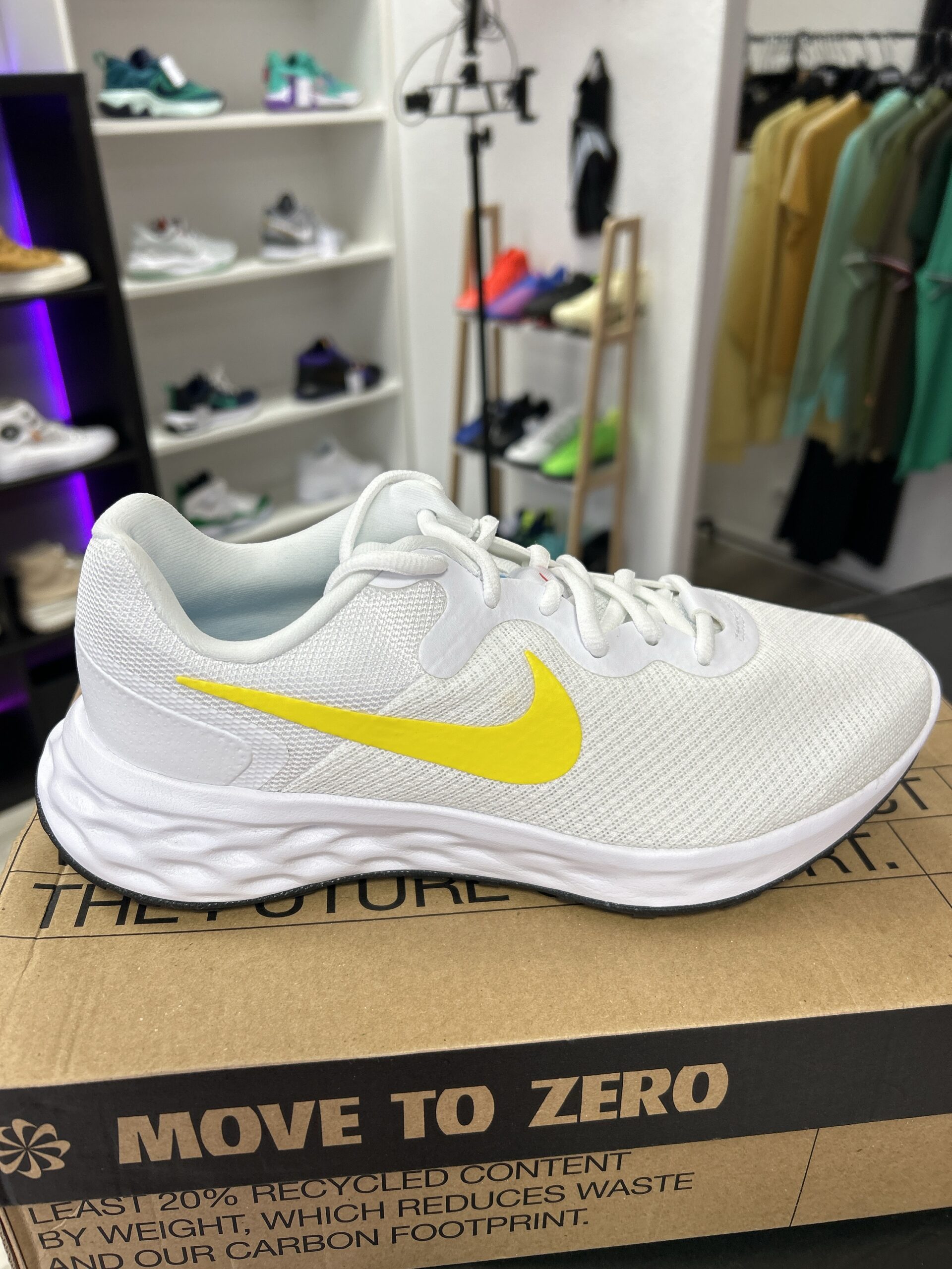 CHAUSSURES DE RUNNING BLANC - REVOLUTION 6 - LOW DENSITY POLYMER - POINTURE 39