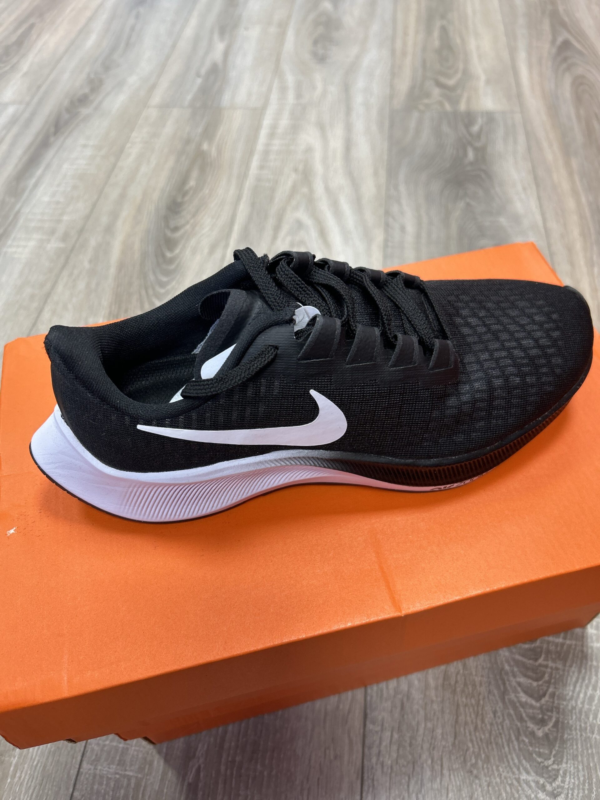 CHAUSSURES DE RUNNING NOIR & BLANC - AIR ZOOM PEGASUS 37 - POINTURE 38